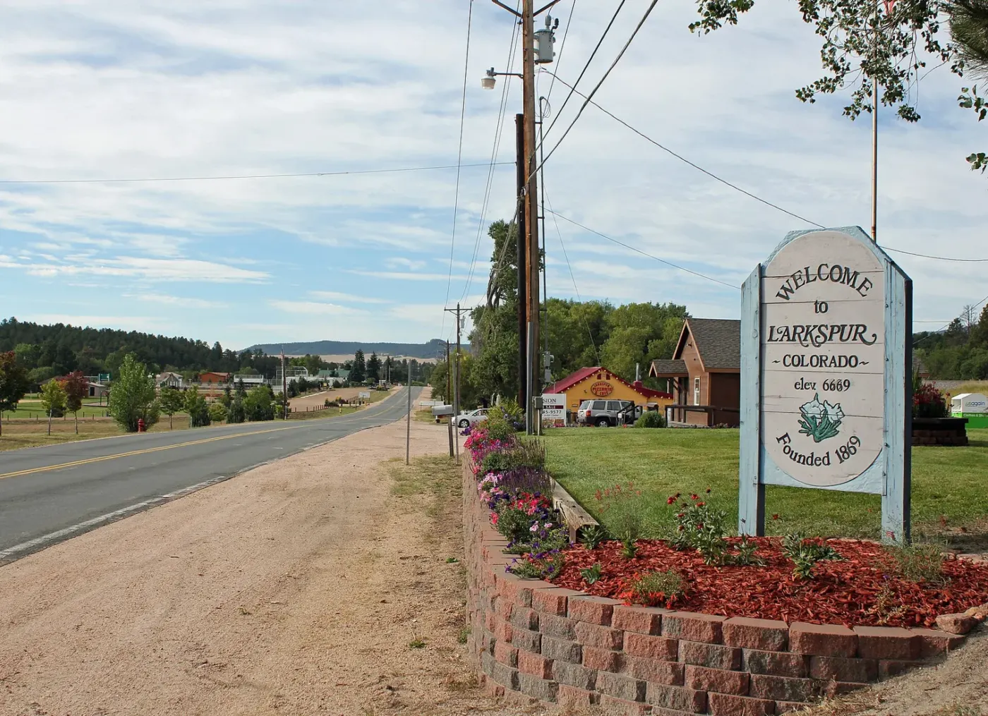 Community welcome sign and streetscape in Larkspur, Colorado